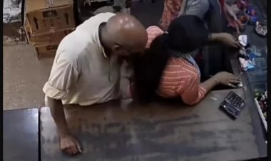 महिला से छेड़छाड़ करते बुजुर्ग का वीडियो हुआ वायरल, उसके बालों को सूंघता दिखा