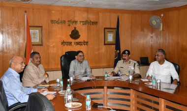 सीएम हेल्पलाइन की शिकायतों को तय समय में करें निराकरण