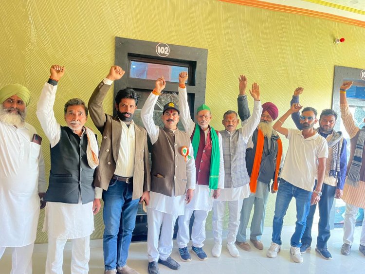 किसानों ने ट्रैक्टर परेड कर सौंपा ज्ञापन